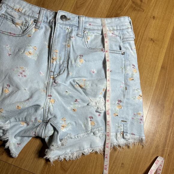 Celebrity Pink Women's Distressed Mid-Rise Denim Shorts Size 5/27 Beach Vibes - Picture 7 of 7